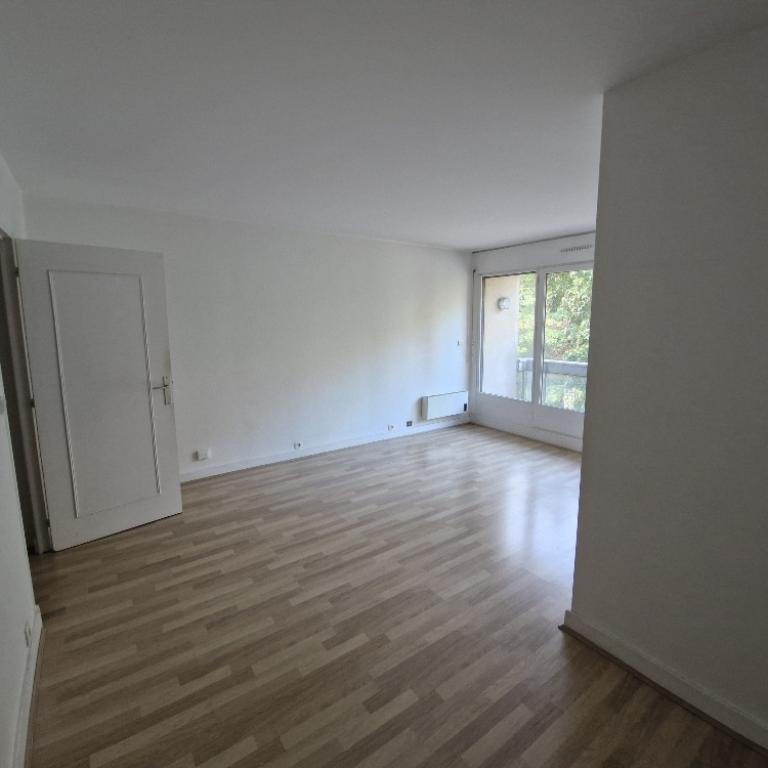 A LOUER GRAND STUDIO 28.52m²  avec BALCON- PARC DE SAINT CLOUD.  