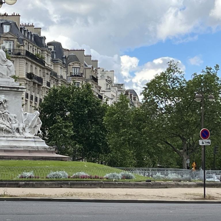 A LOUER GRAND 2 Pièces meublé PARIS VIIème 