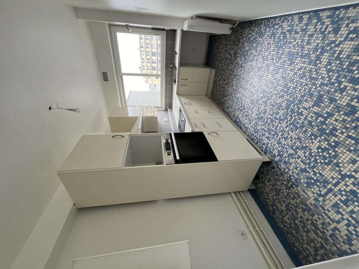 A LOUER PARIS XVIème 3P de 80m2 + Balcon/terrasse CAVE ET PKG INCLUS