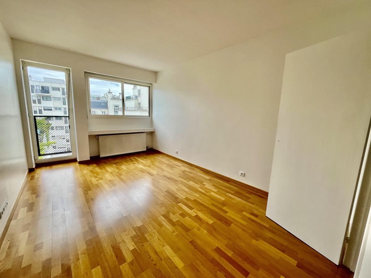 A LOUER PARIS XVIème 3P de 80m2 + Balcon/terrasse CAVE ET PKG INCLUS