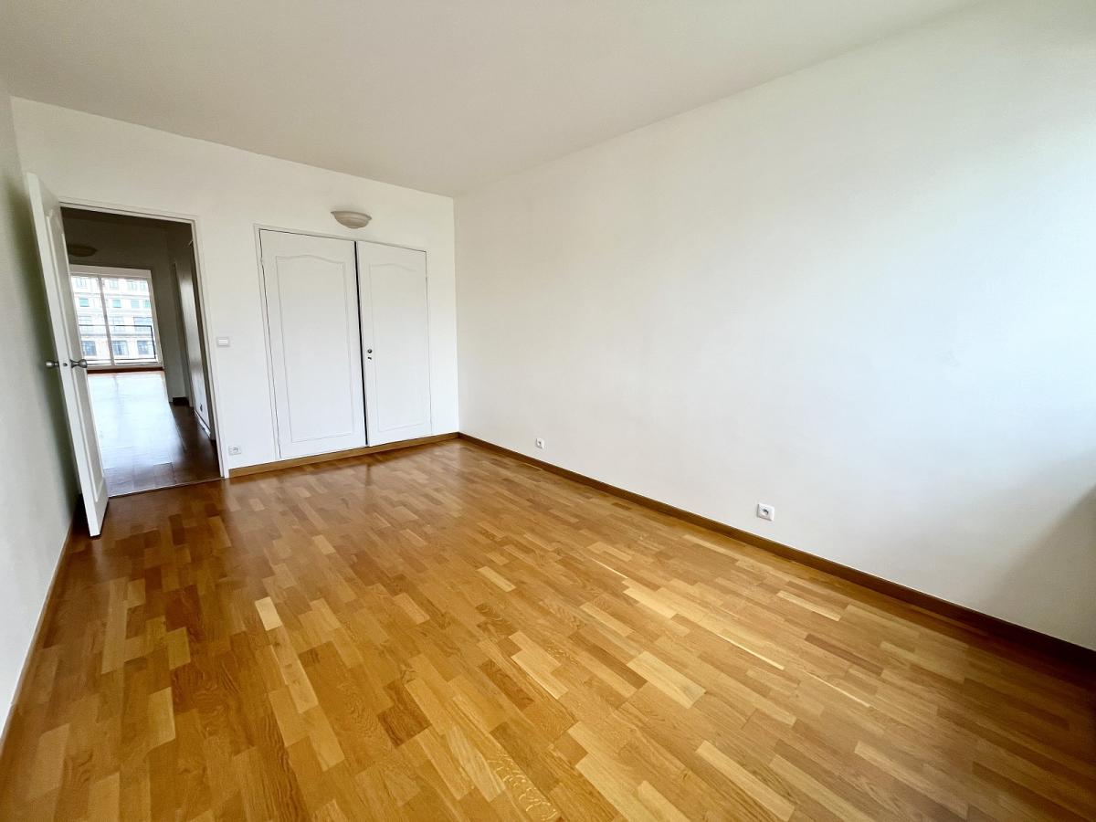 A LOUER PARIS XVIème 3P de 80m2 + Balcon/terrasse CAVE ET PKG INCLUS