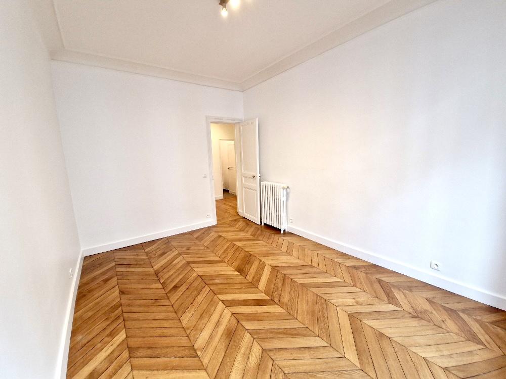 A LOUER BEL APPARTEMENT 3P 72M² RUE DE RIVOLI