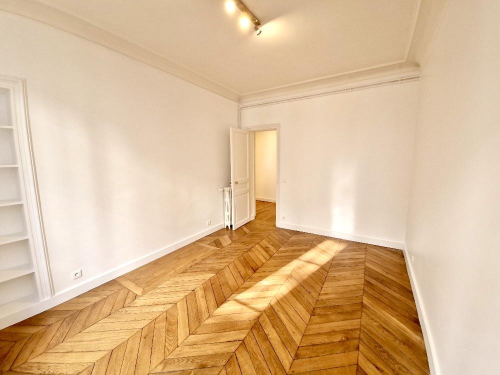 A LOUER BEL APPARTEMENT 3P 72M² RUE DE RIVOLI