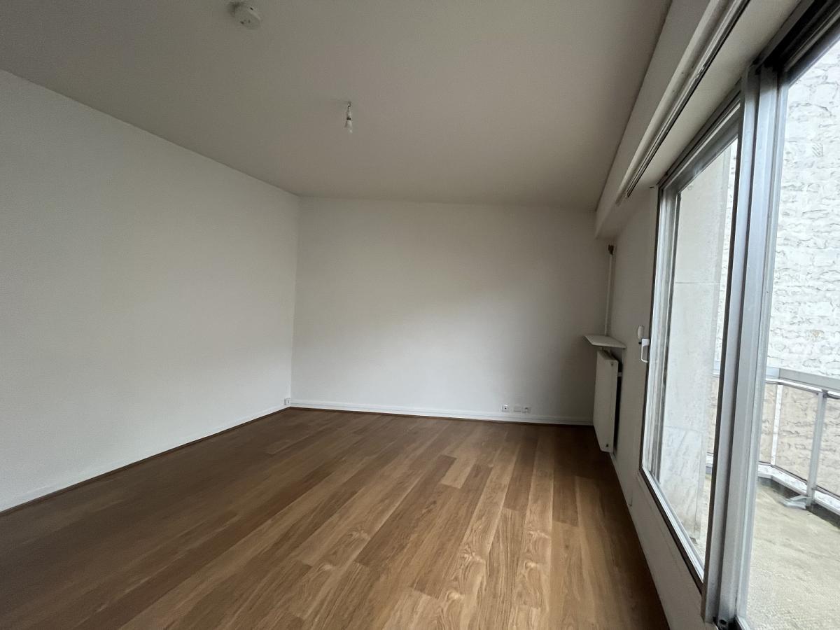 A LOUER 2 PIECES 61m2 avec GRANDE TERRASSE 70m² PARIS XVème