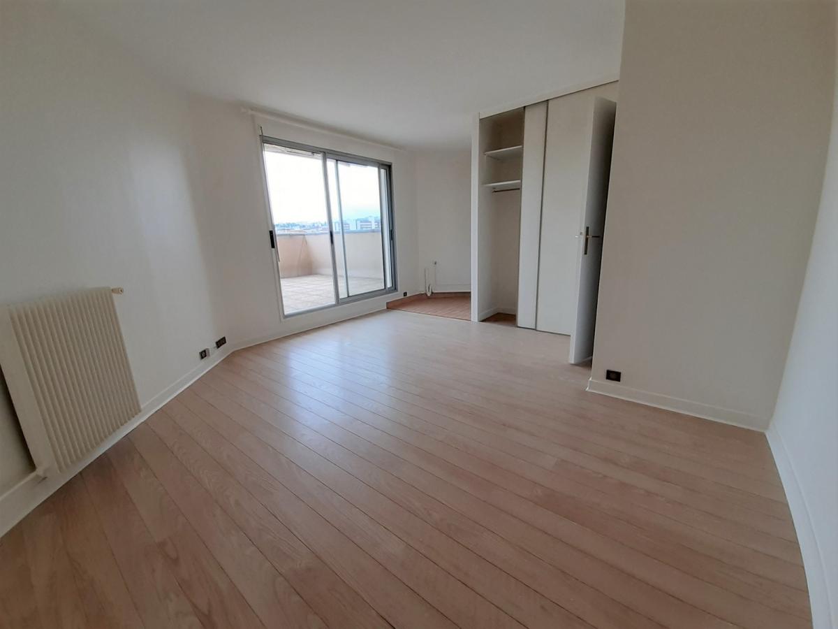 Boulogne Billancourt, rue d'Aguesseau, STUDIO 26M,42m² avec TERRASSE 