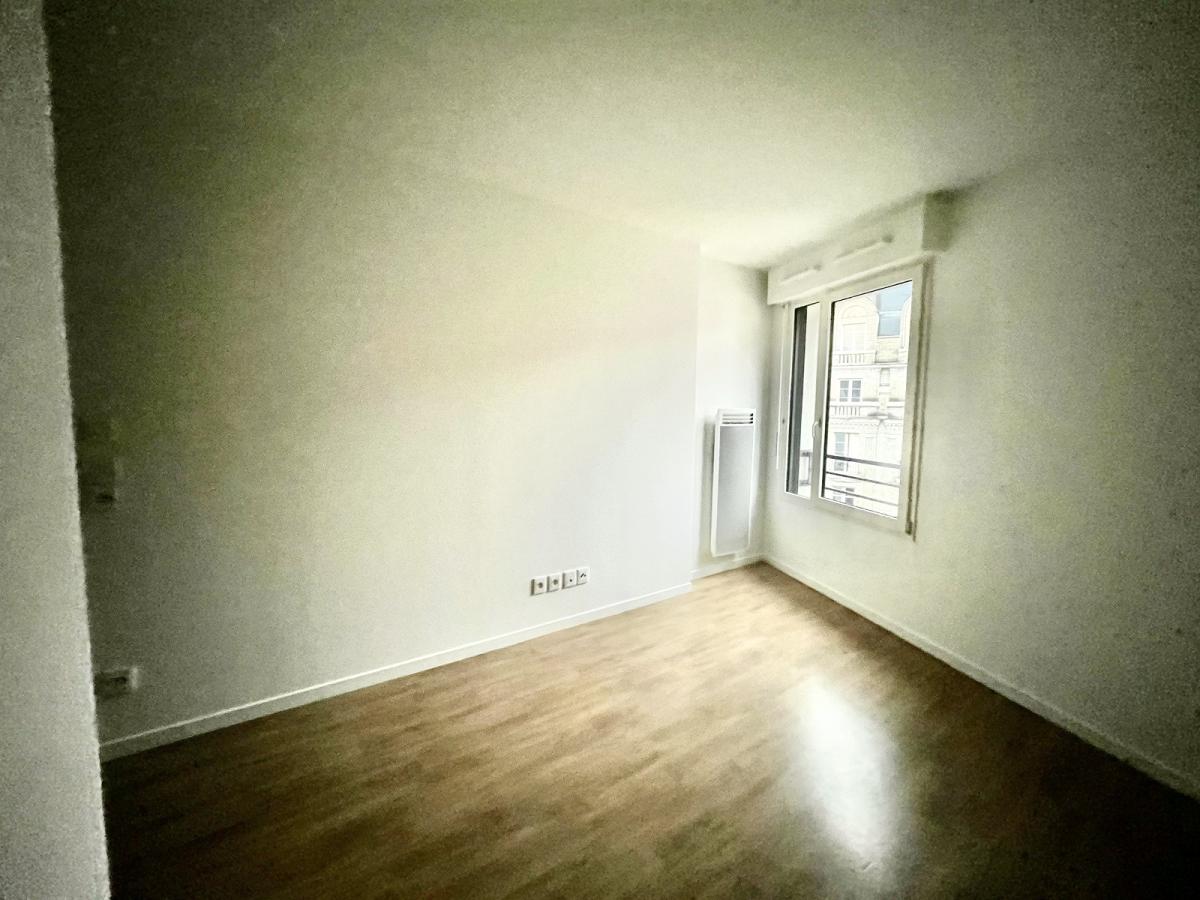 A LOUER SUDIO 33.30m² REFAIT NEUF  PARIS XVIème. QUARTIER AUTEUIL 